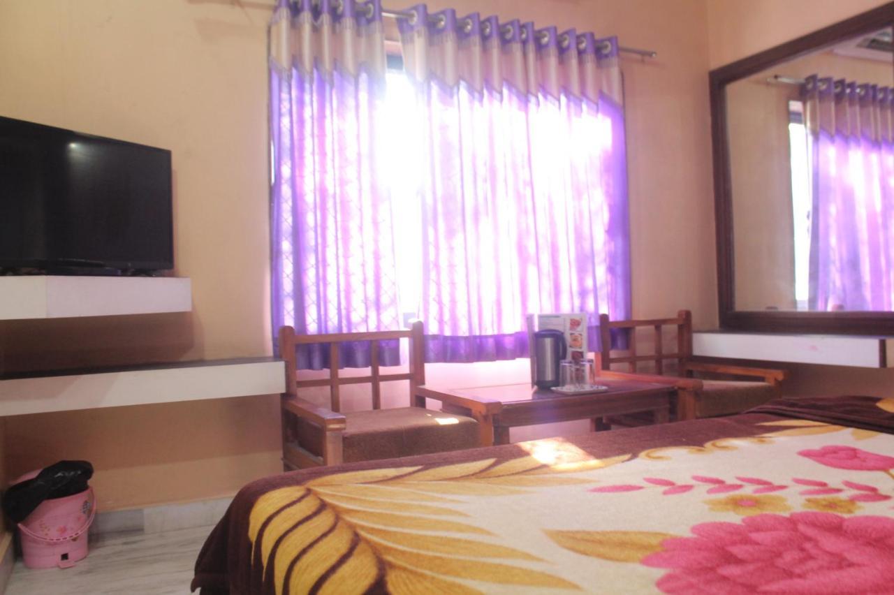 מאונט אבו Cozy Room On Neelkanth Road מראה חיצוני תמונה